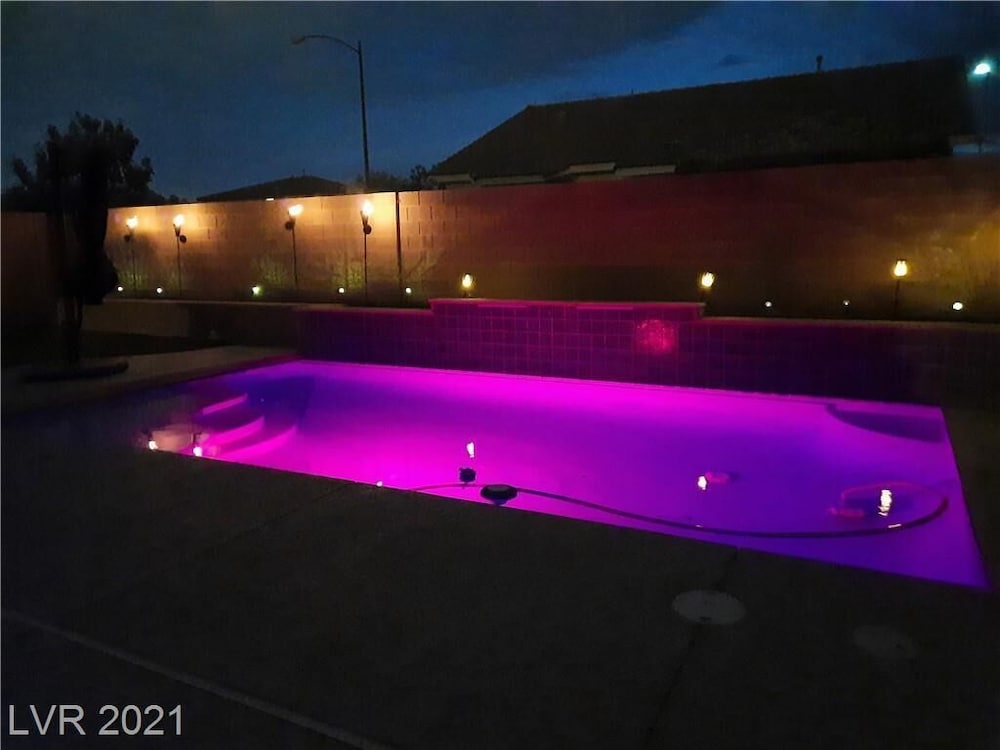 Unique Home, Pool, Hot Tub & Game Room