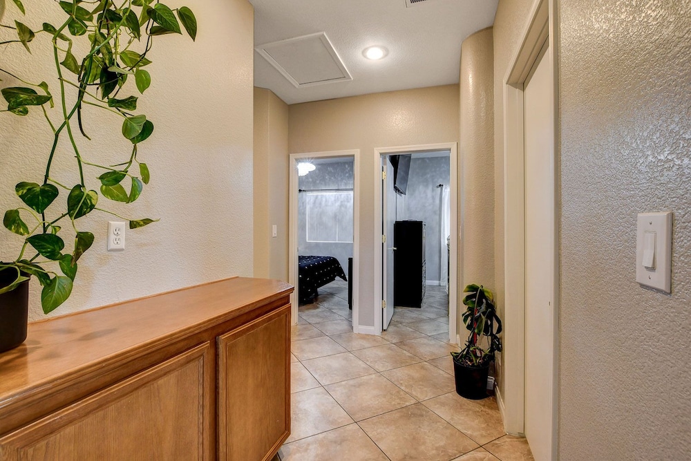 Unique Home, Pool, Hot Tub & Game Room