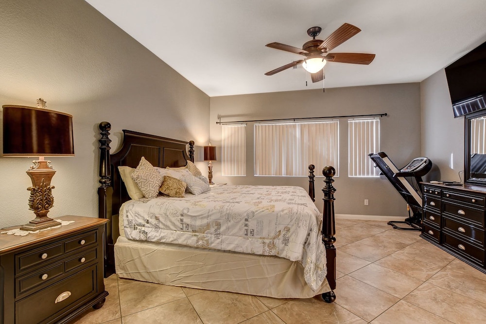 Unique Home, Pool, Hot Tub & Game Room