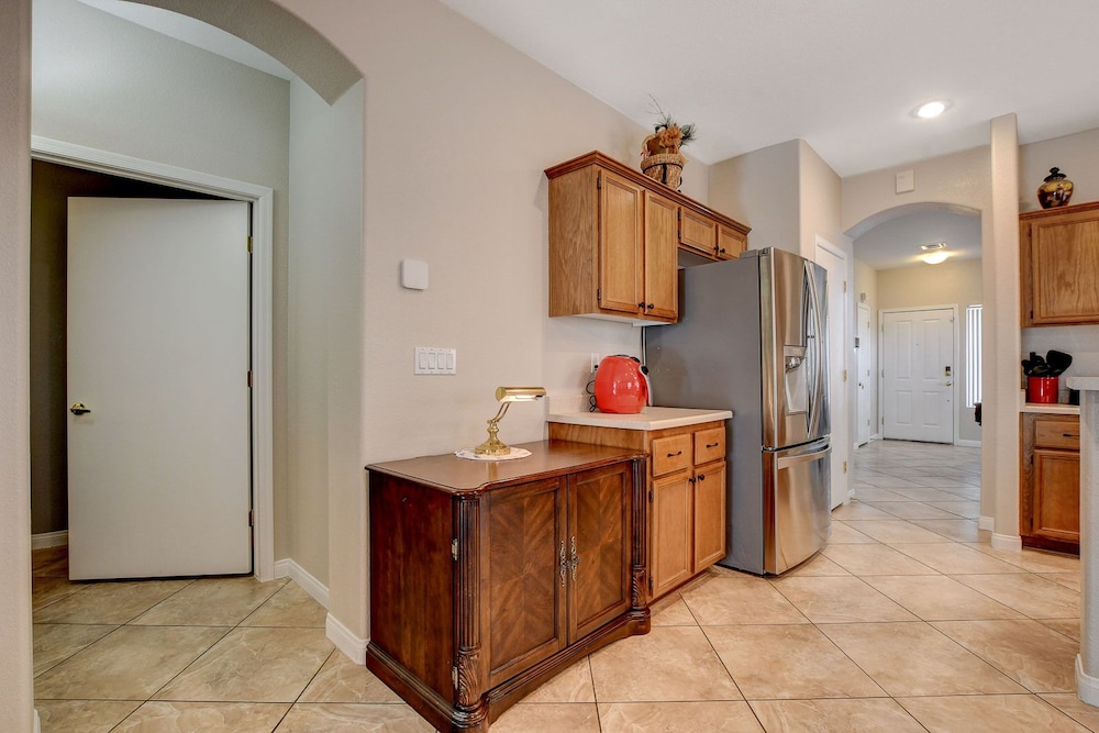 Unique Home, Pool, Hot Tub & Game Room