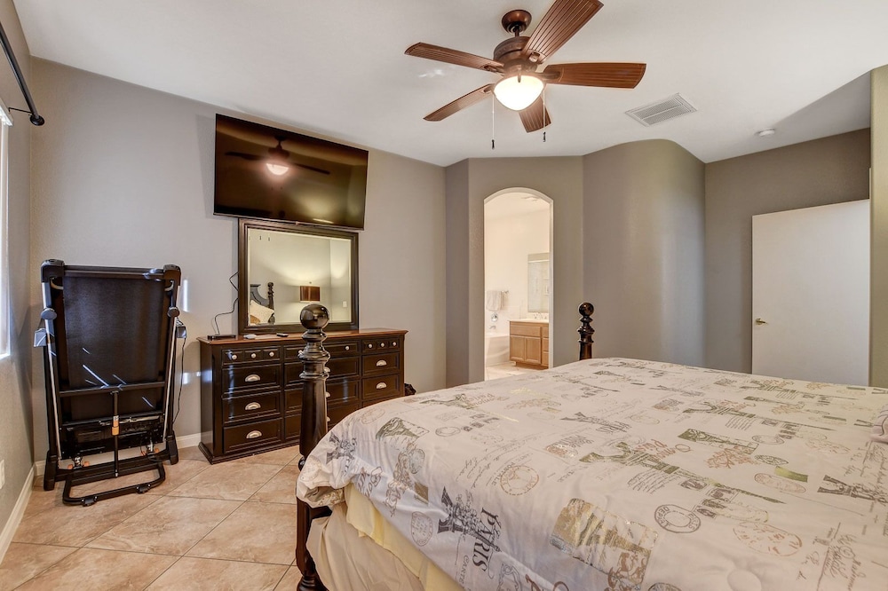 Unique Home, Pool, Hot Tub & Game Room