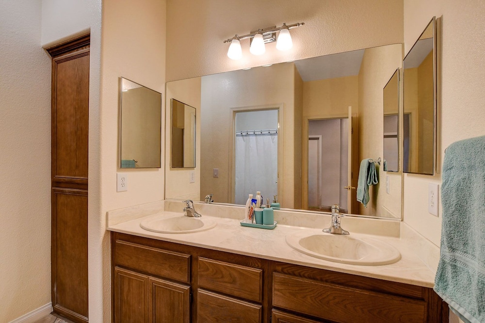 Unique Home, Pool, Hot Tub & Game Room