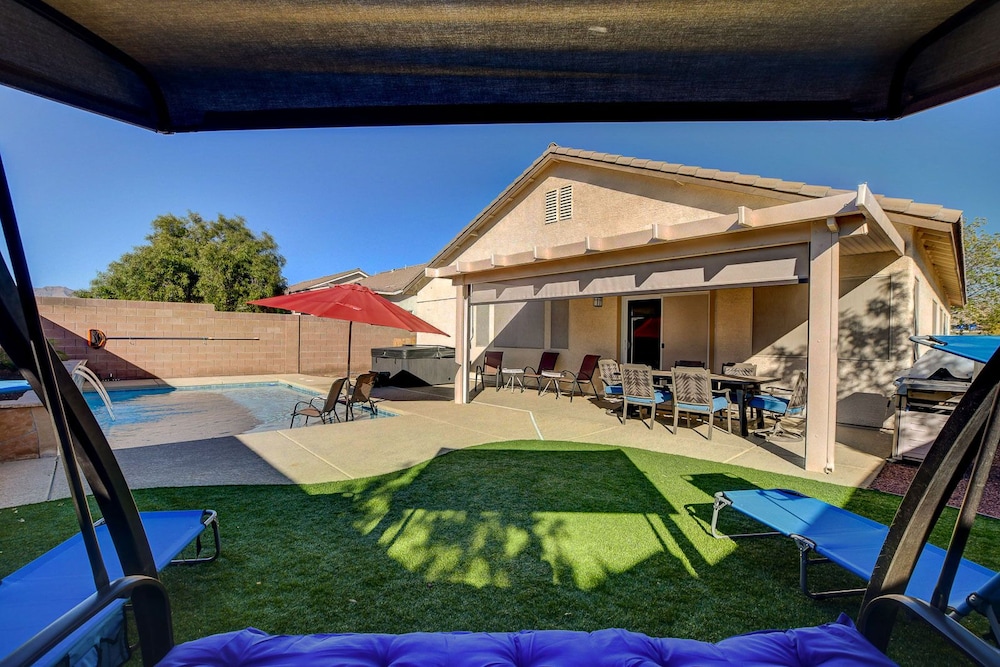 Unique Home, Pool, Hot Tub & Game Room