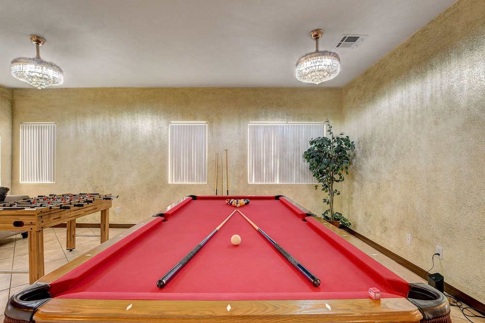 Unique Home, Pool, Hot Tub & Game Room