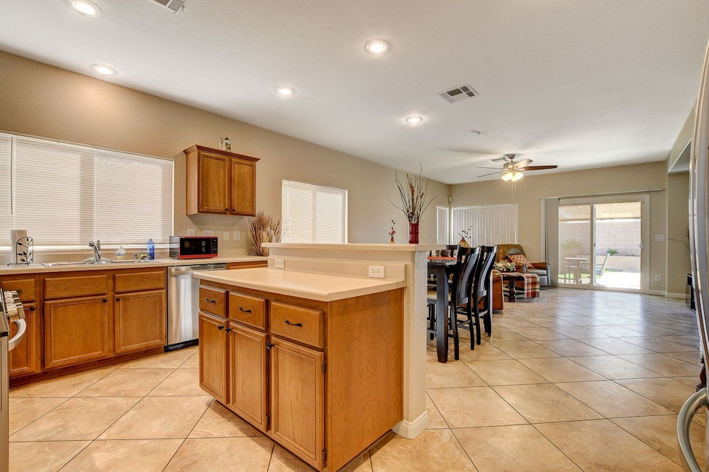 Unique Home, Pool, Hot Tub & Game Room