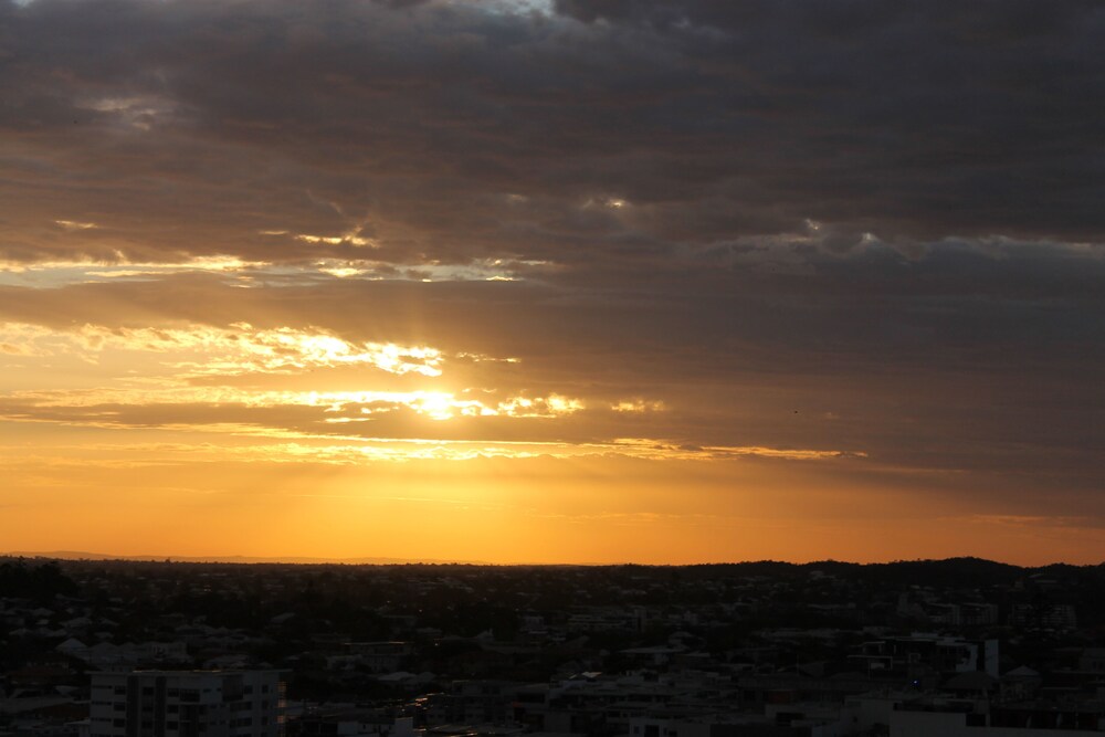 Spectacular Views of CBD & Story Bridge & Parking