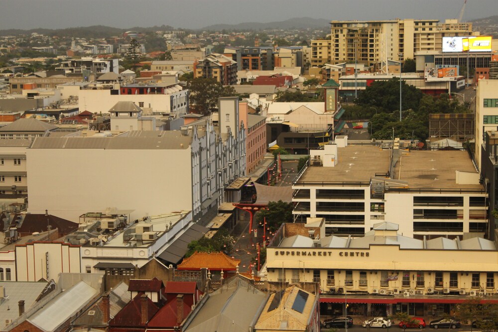 Spectacular Views of CBD & Story Bridge & Parking