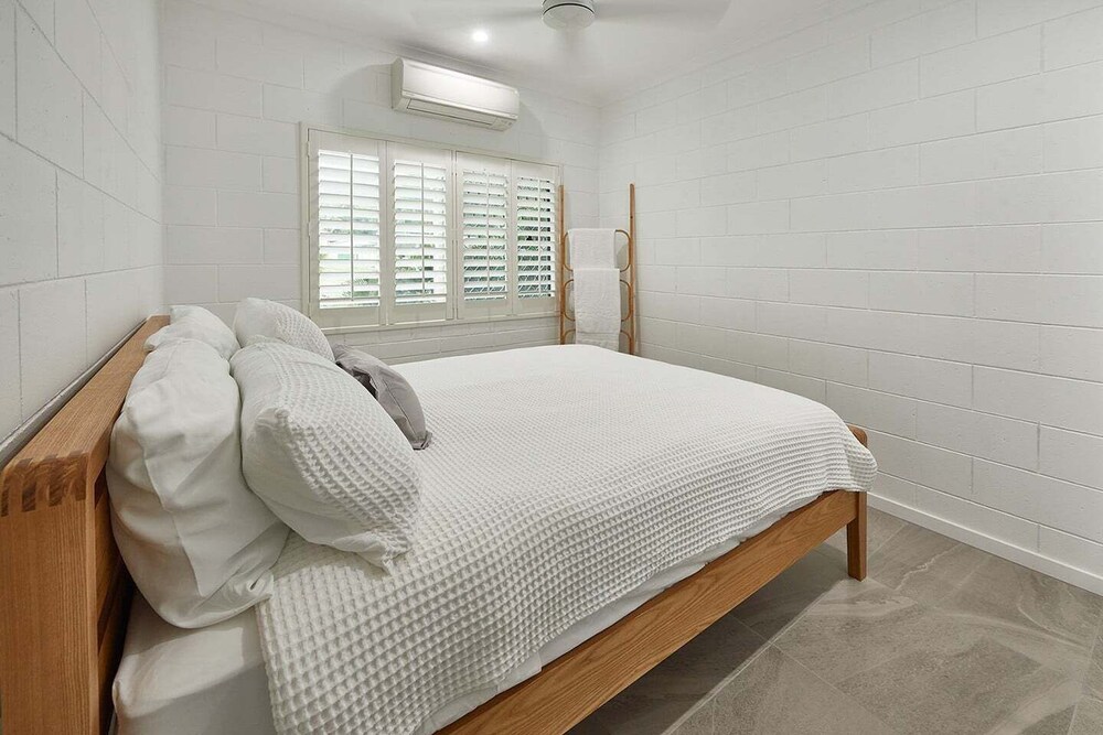 Absolute Beachfront at Bramston Beach Deals & Reviews (Bramston Beach