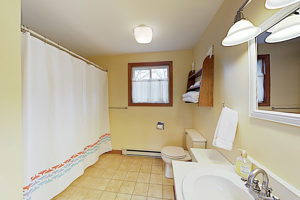 Charming Home with Deck, Screened Porch, Private Balcony, Near Beaches