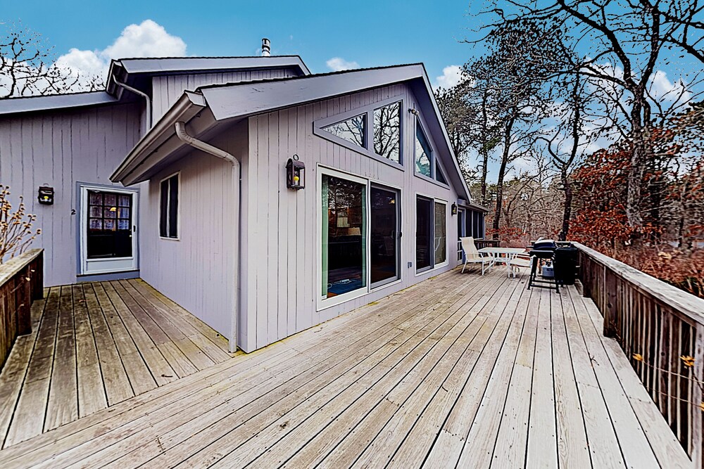 Charming Home with Deck, Screened Porch, Private Balcony, Near Beaches