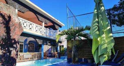 10 Bedrooms Villa at Quatre Cocos, 500 m Away From the Beach With Private Pool, Enclosed Garden and Wifi