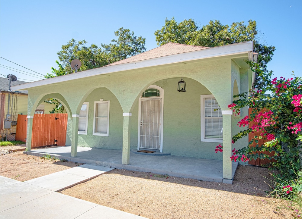 3 Br/1 BA Remodeled Home Near Downtown