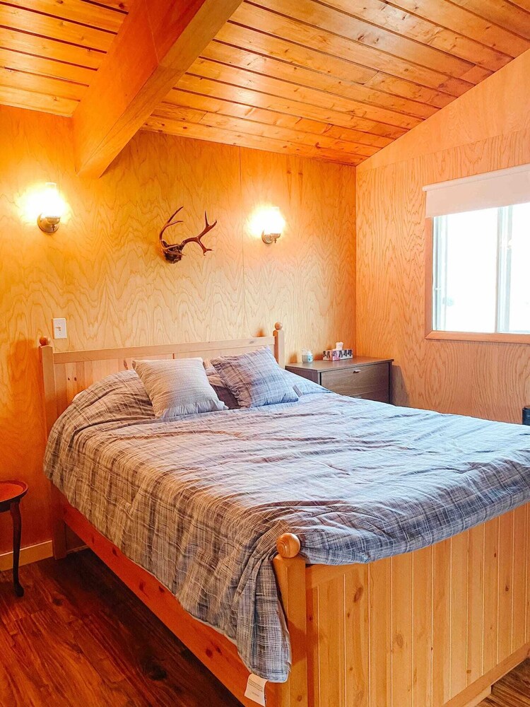A Yearround Cozy Cabin Retreat Rochon Sands Vrbo