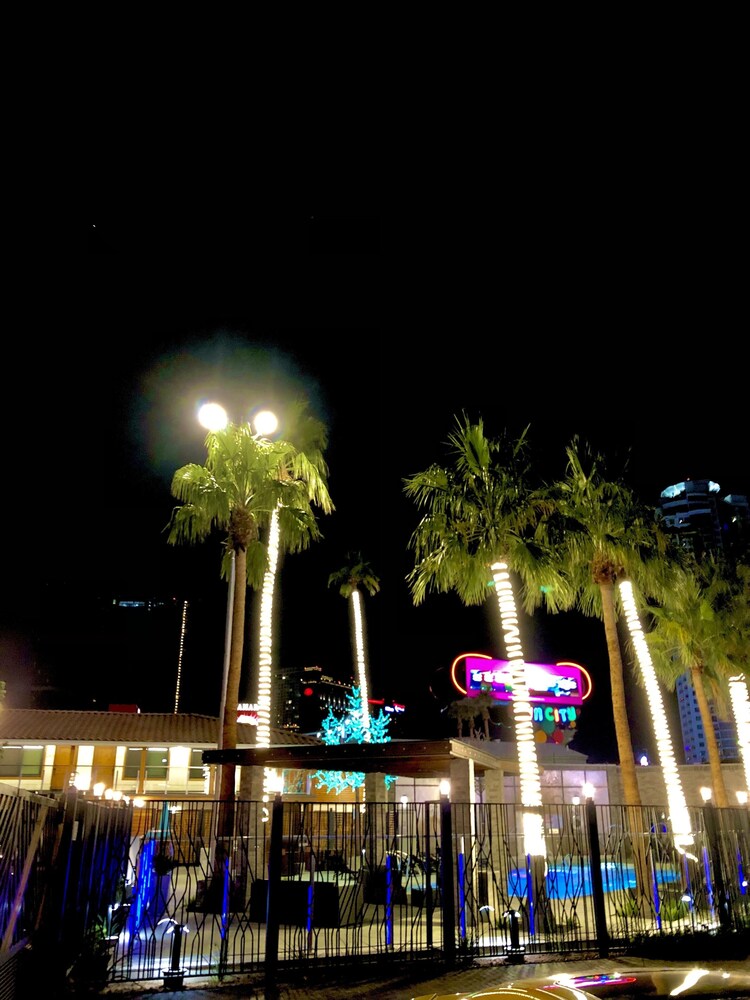 LED LIGHT CONDO ON LAS VEGAS STRIP