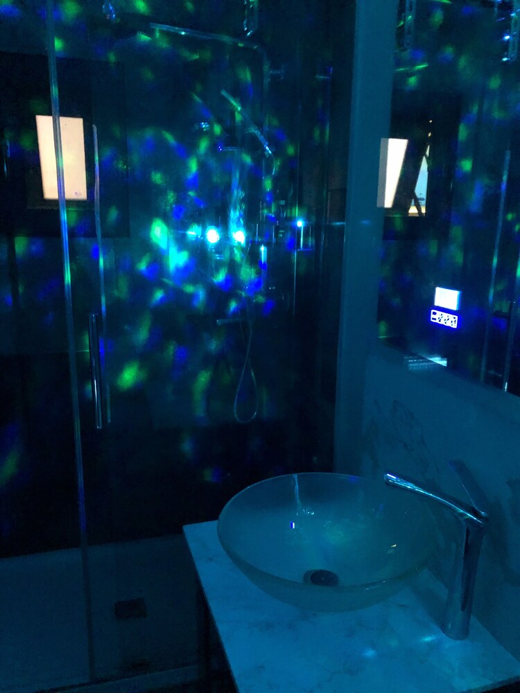 LED LIGHT CONDO ON LAS VEGAS STRIP