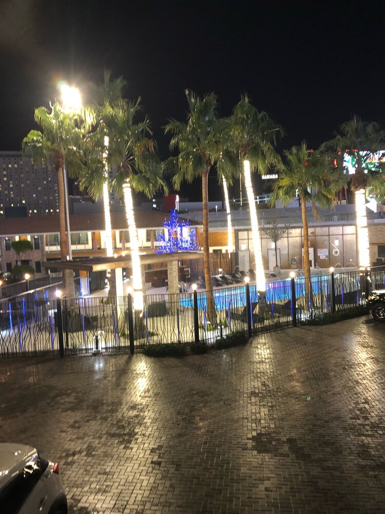 LED LIGHT CONDO ON LAS VEGAS STRIP