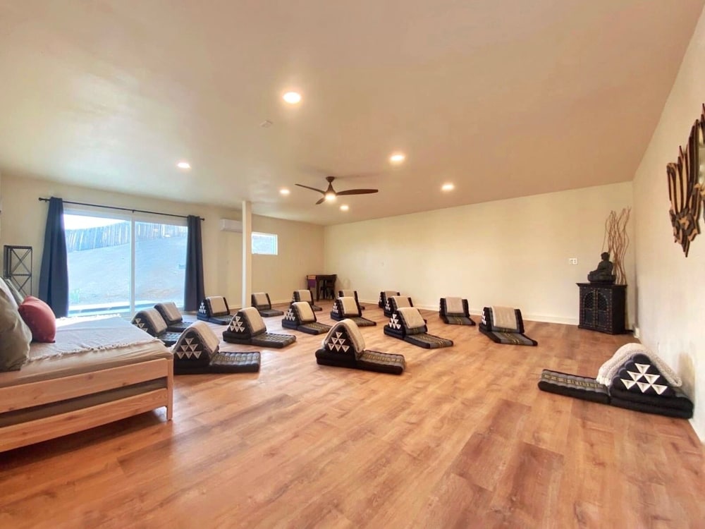 GAIA VILLA - 6bd, 4000sf, 3.5 acres + Yoga Studio