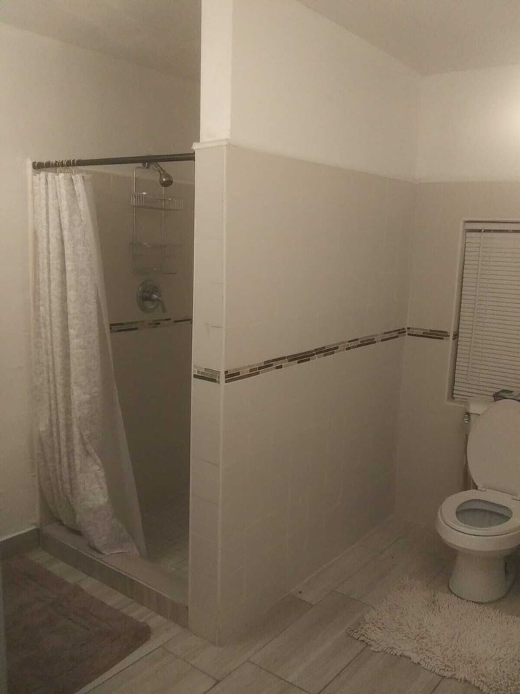 Spacious newly renovated apartment in North Miami