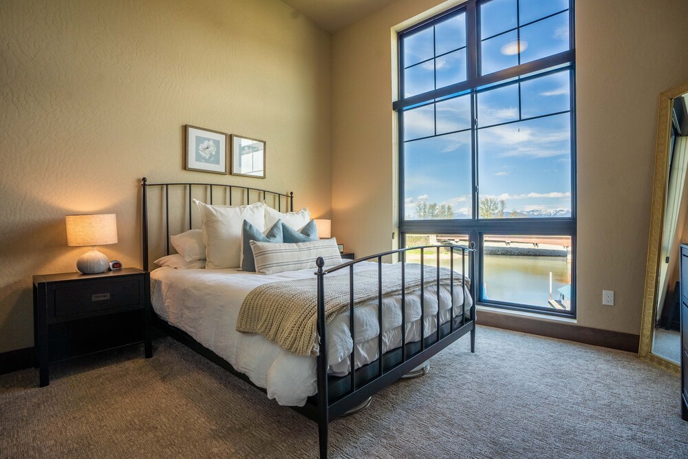 Upscale Lakeview Condo in Downtown Sandpoint Sandpoint Vrbo