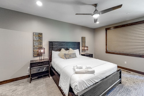 Gondola Vista - 4 Bedroom W/ Ev - South Lake Tahoe, CA