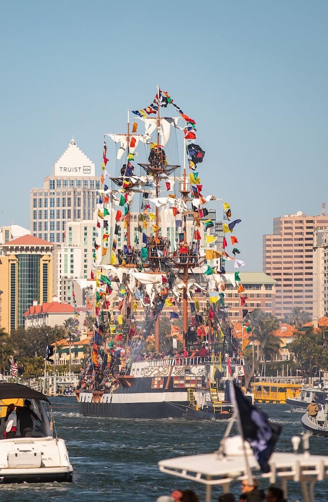 Your Perfect Island Oasis Awaits! Heated Pool!