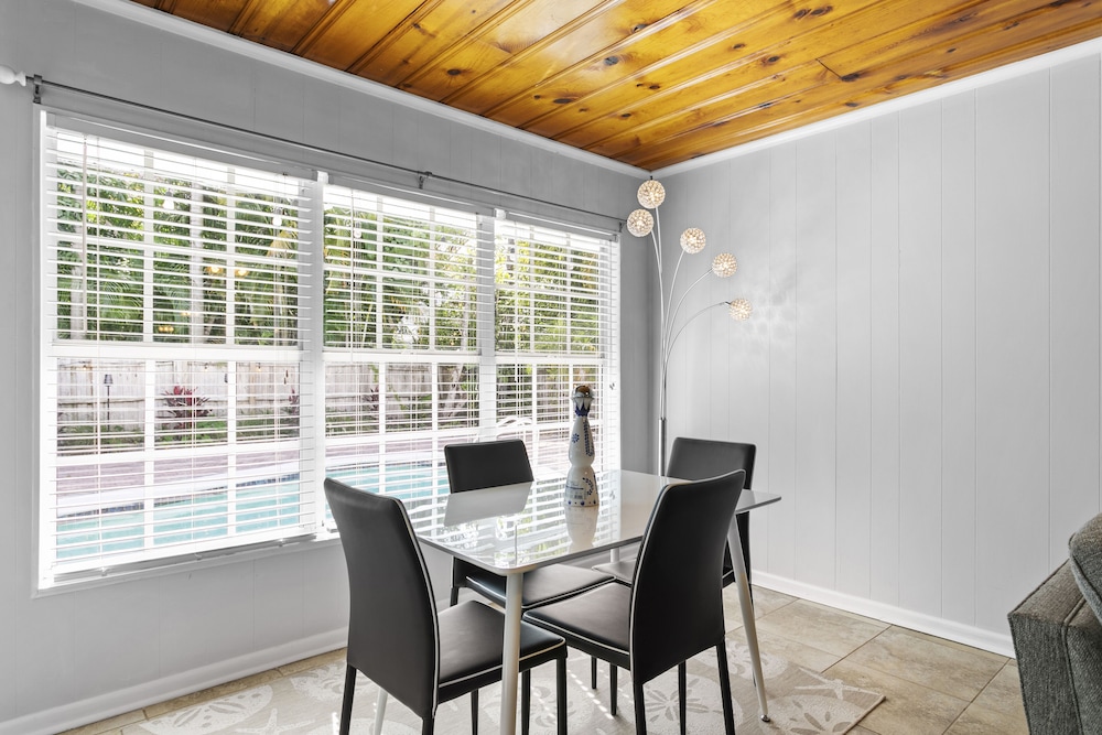 Your Perfect Island Oasis Awaits! Heated Pool!