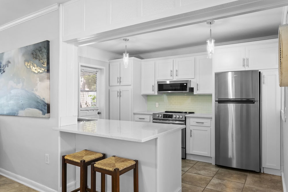 Your Perfect Island Oasis Awaits! Heated Pool!