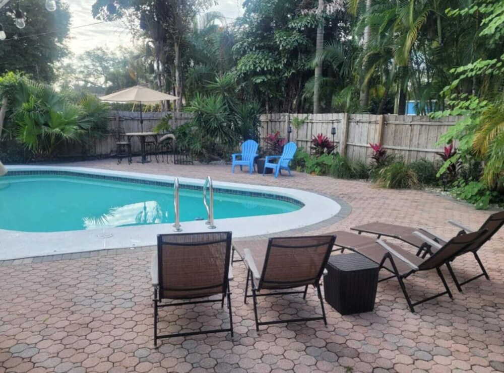 Your Perfect Island Oasis Awaits! Heated Pool!