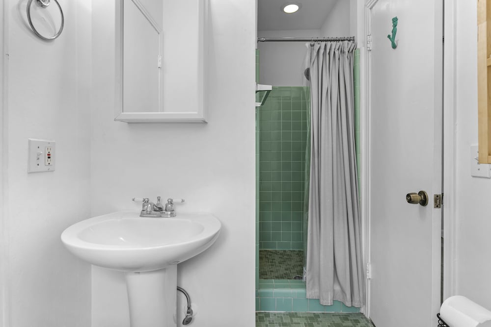 Your Perfect Island Oasis Awaits! Heated Pool!