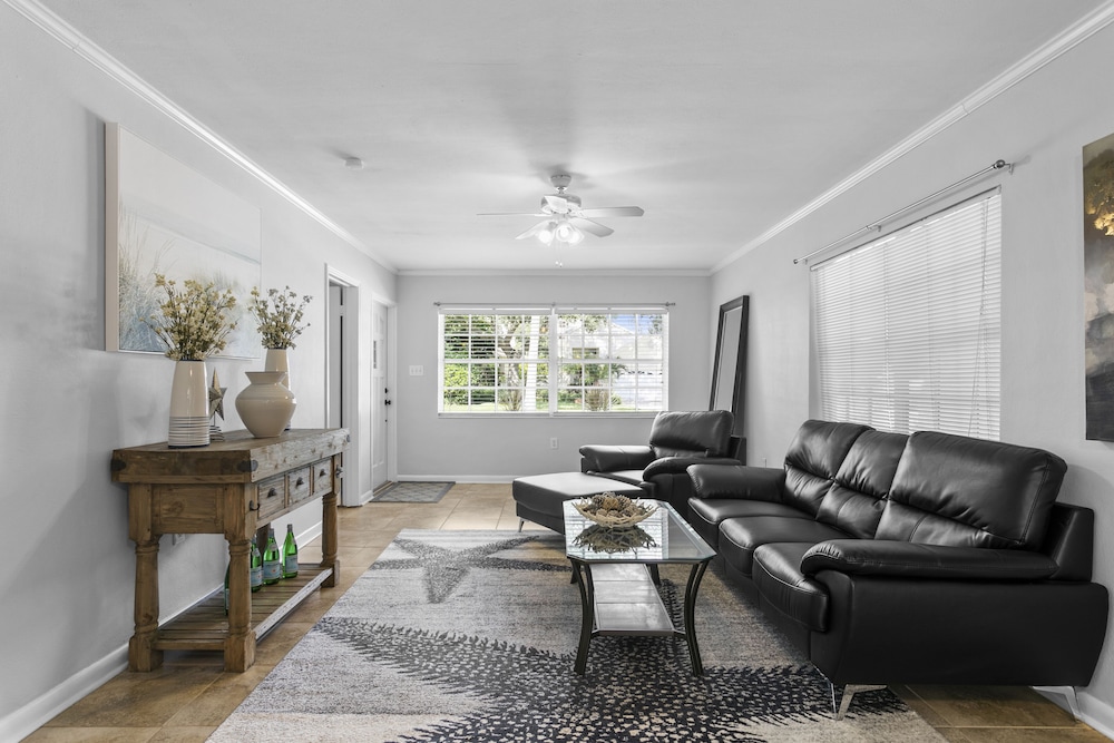 Your Perfect Island Oasis Awaits! Heated Pool!