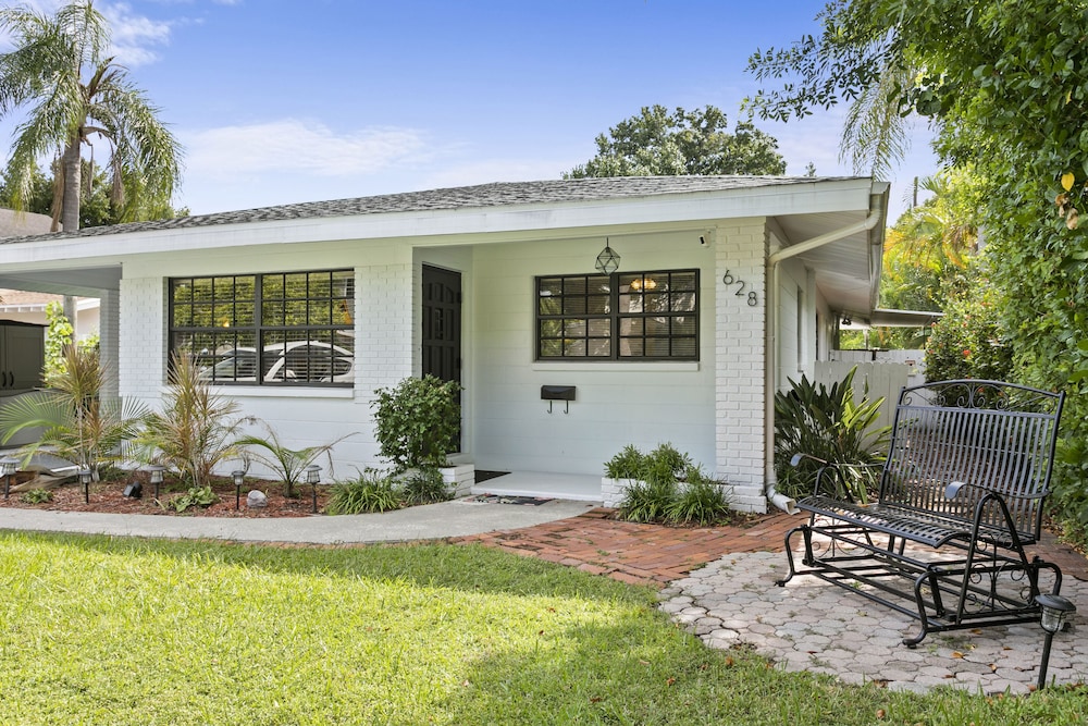 Your Perfect Island Oasis Awaits! Heated Pool!