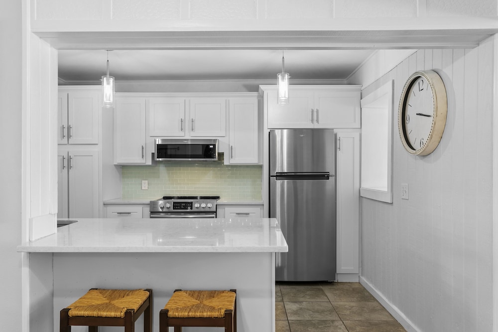 Your Perfect Island Oasis Awaits! Heated Pool!