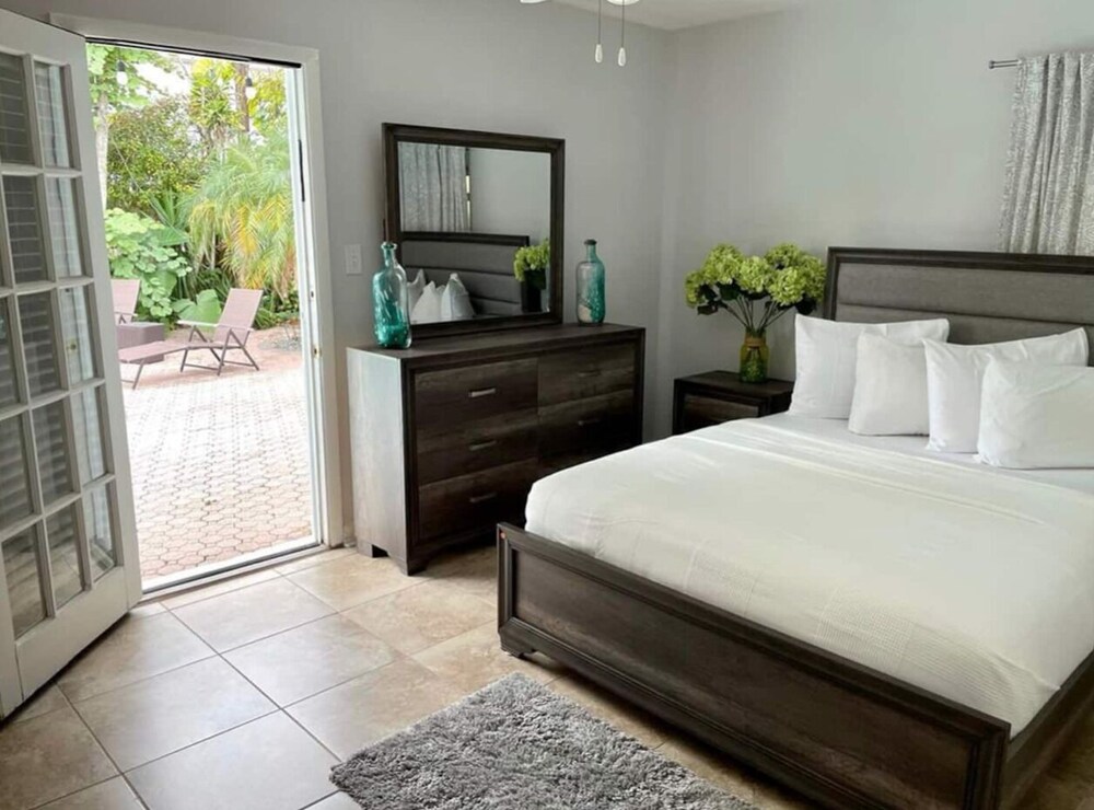 Your Perfect Island Oasis Awaits! Heated Pool!