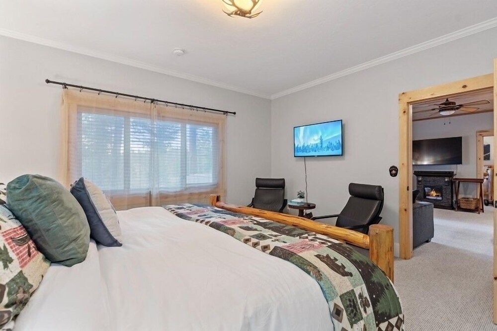 New! Riverfront Apt/10 Min to Glacier Nat’l Park/Hot Tub/Game Room