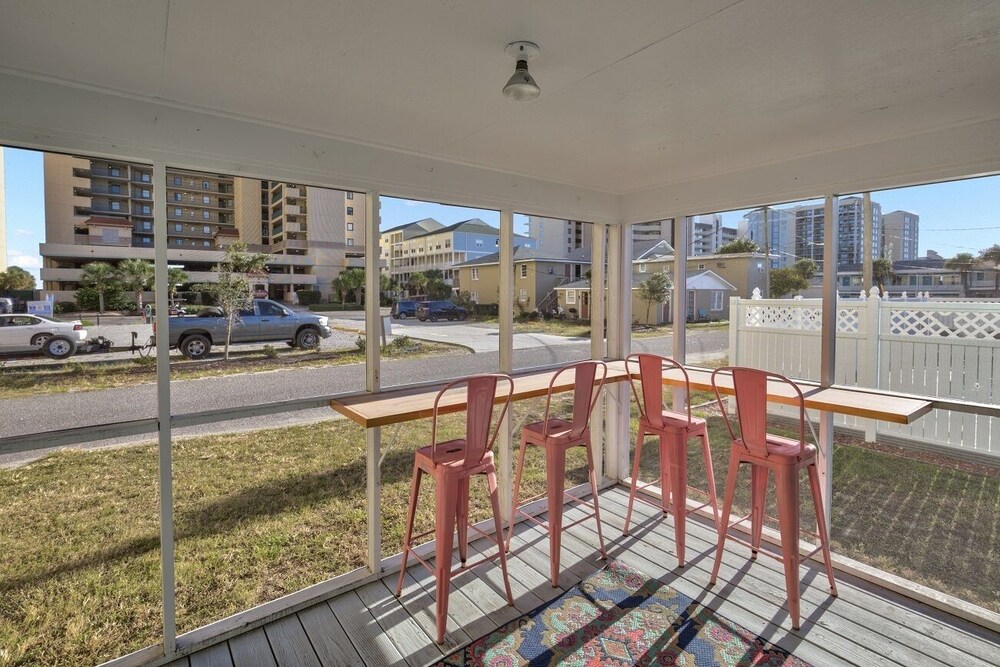 Top and bottom floor units rented together. Walk to the beach! Near Main St!