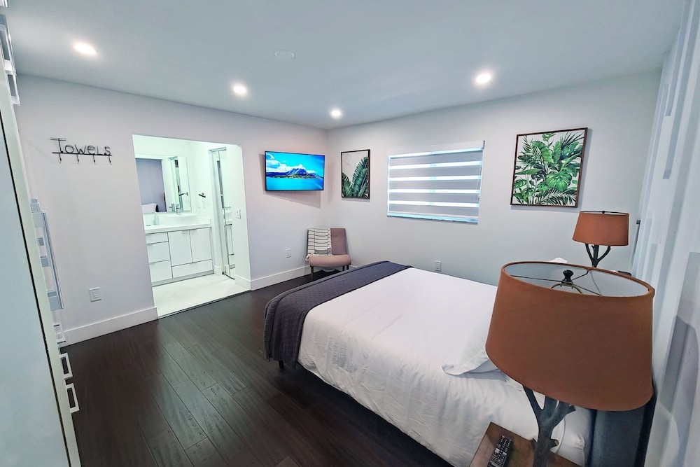 Lovely 3BR 2BA Home w Heated Pool & BBQ 
