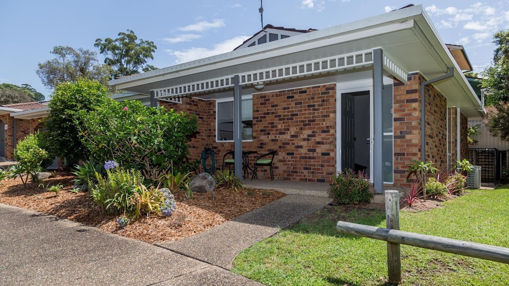 Appealing villa located amidst peaceful surroundings