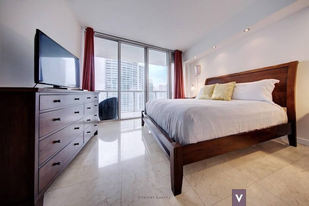 Vesper | ICON Brickell | Modern Condo + Pool + Spa