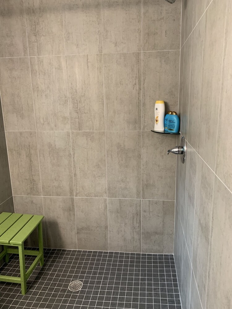 Sunny Tampa Modern: Easy Walk to Downtown Riverwalk, Restaurants, Parks,Concerts