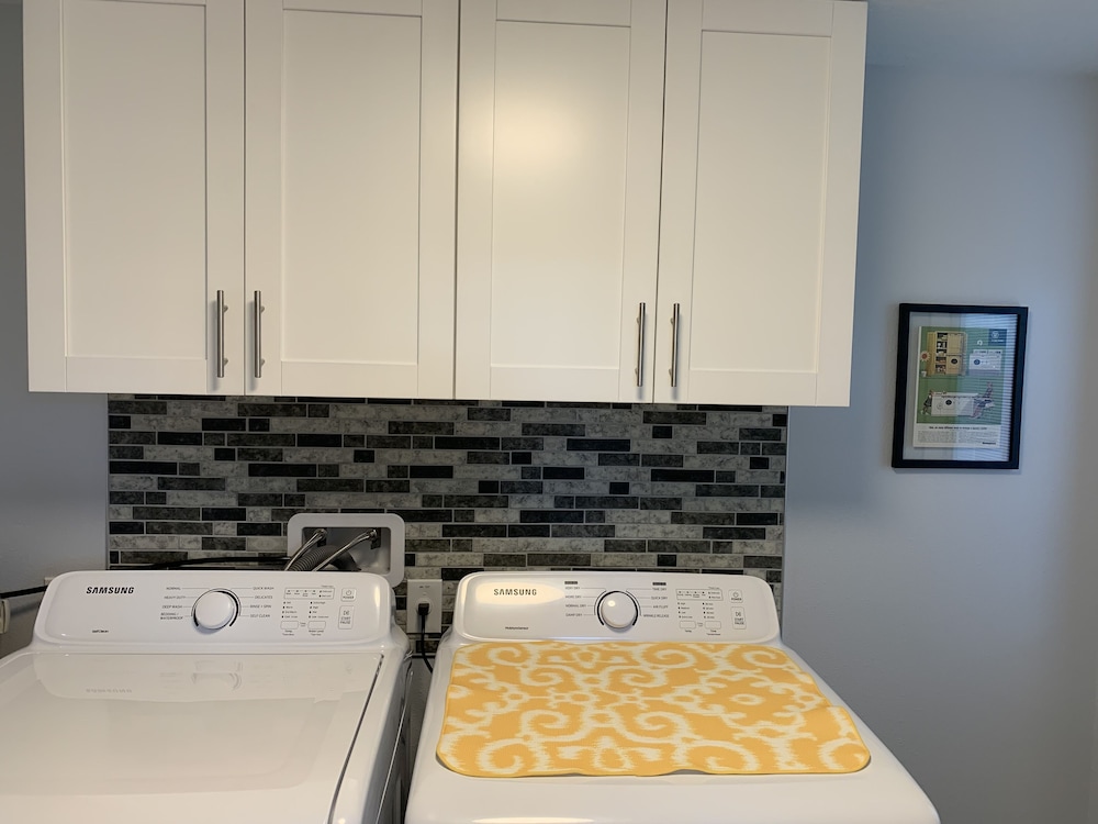 Sunny Tampa Modern: Easy Walk to Downtown Riverwalk, Restaurants, Parks,Concerts