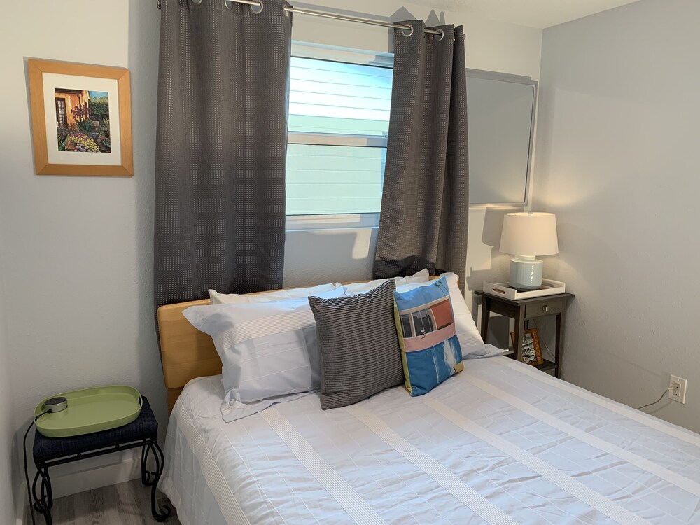 Sunny Tampa Modern: Easy Walk to Downtown Riverwalk, Restaurants, Parks,Concerts