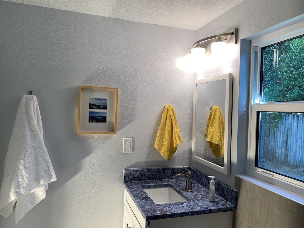 Sunny Tampa Modern: Easy Walk to Downtown Riverwalk, Restaurants, Parks,Concerts