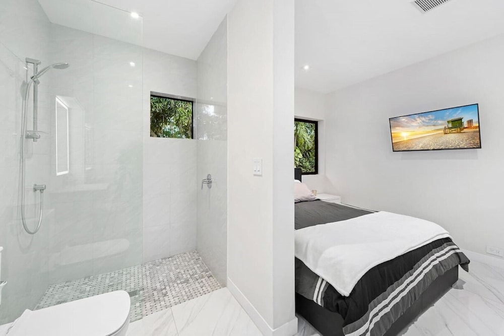 Modern Pool Oasis 5BR/7BTH Villa Coral Gables Vrbo