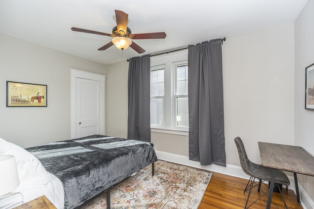 Bourbon n Horses themed 3B/2Ba home in beautiful Chevy Chase