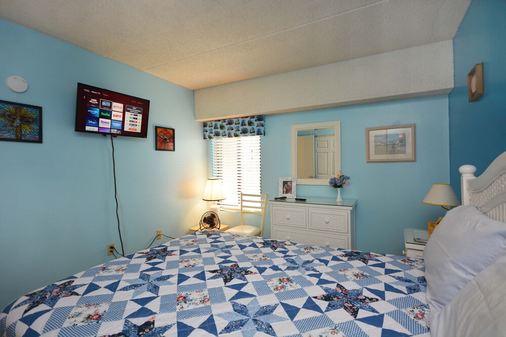 BLUEWATER EAST 303S / 1 BDR / Ocean Block condo / Uptown location