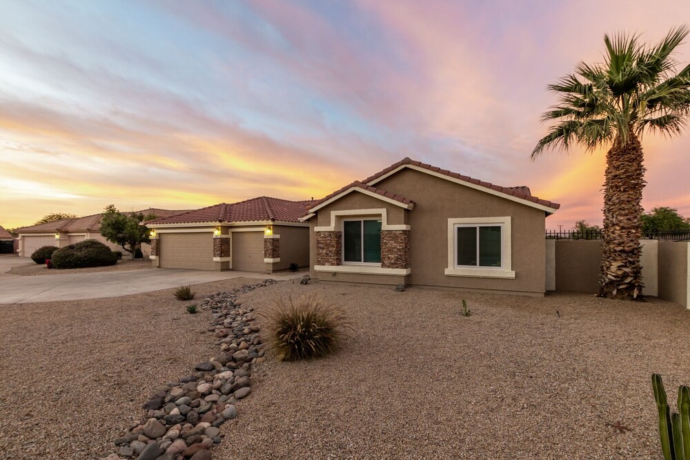 Phoenix Backyard Oasis Pool Home! Sleeps 12. Game Room and Kids Playset too!