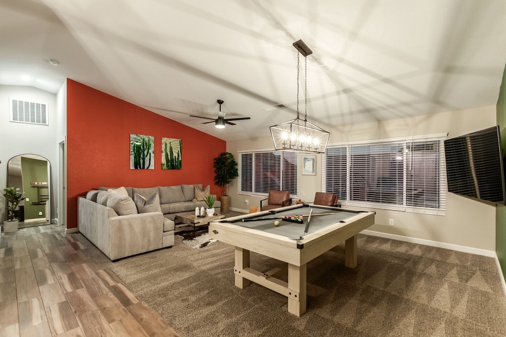 Phoenix Backyard Oasis Pool Home! Sleeps 12. Game Room and Kids Playset too!