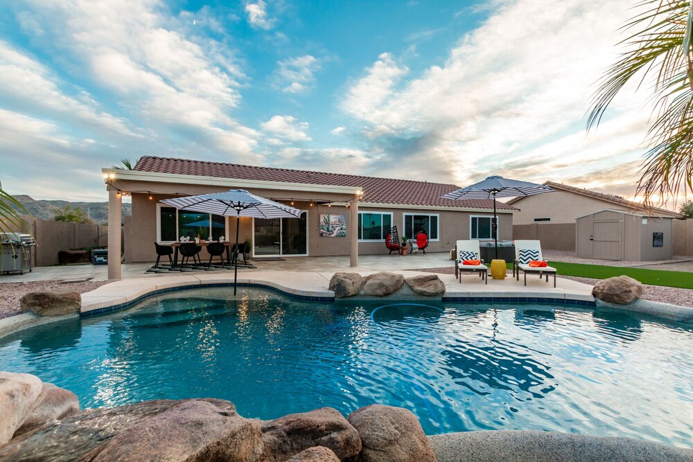 Phoenix Backyard Oasis Pool Home! Sleeps 12. Game Room and Kids Playset too!