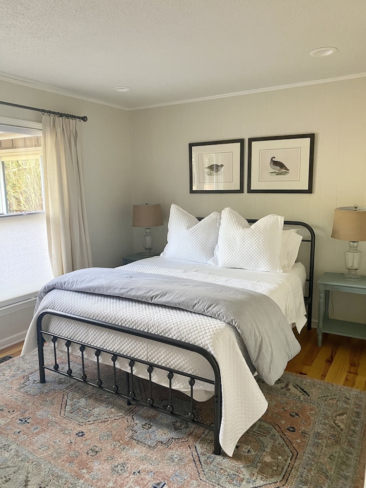 Newly Renovated Cottage minutes from Downtown! Highlands Vrbo