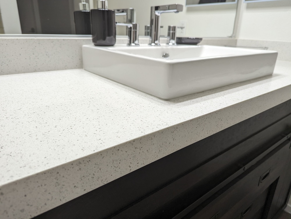 Shared cozy modernized residential home in Las Vegas (Guest Bedroom)